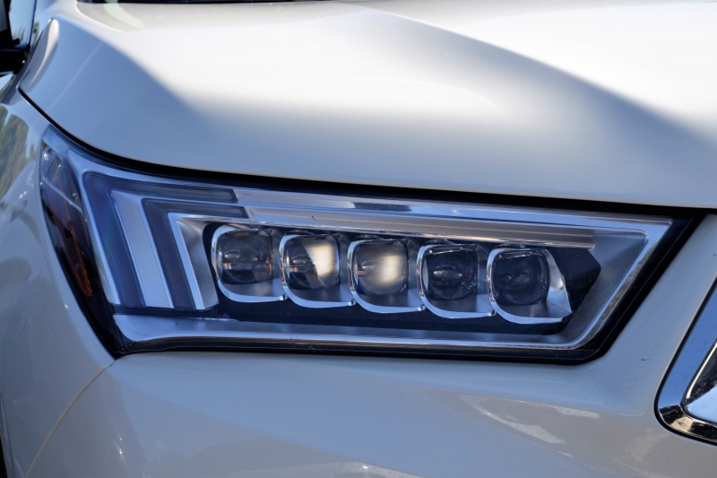 moto-ST PAUL DE VENCE-min_acura-headlamp-2834131